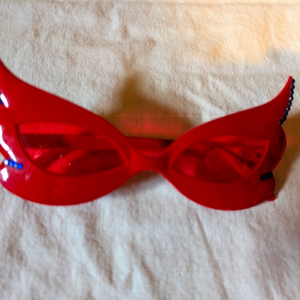 Vibrant Red Cat Eye Sunglasses